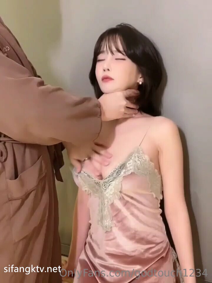 短发漂亮美女穿着女仆装黑丝椅子上塞着肛塞 假屌爆菊花自摸喷水